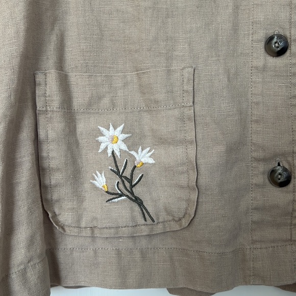 Vintage button down with embroidered flowers - Picture 2 of 6